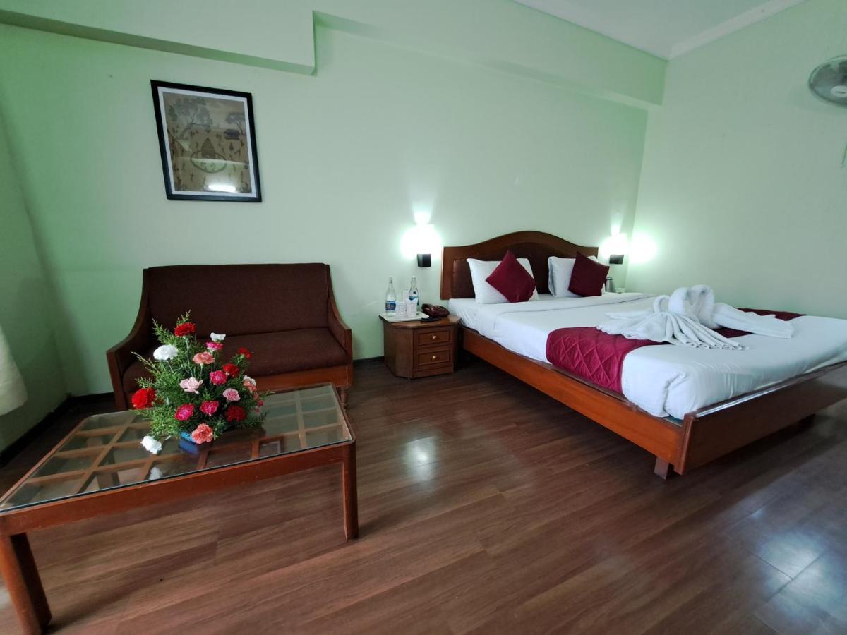 Hotel Preethi Classic Towers Udagamandalam Exterior foto
